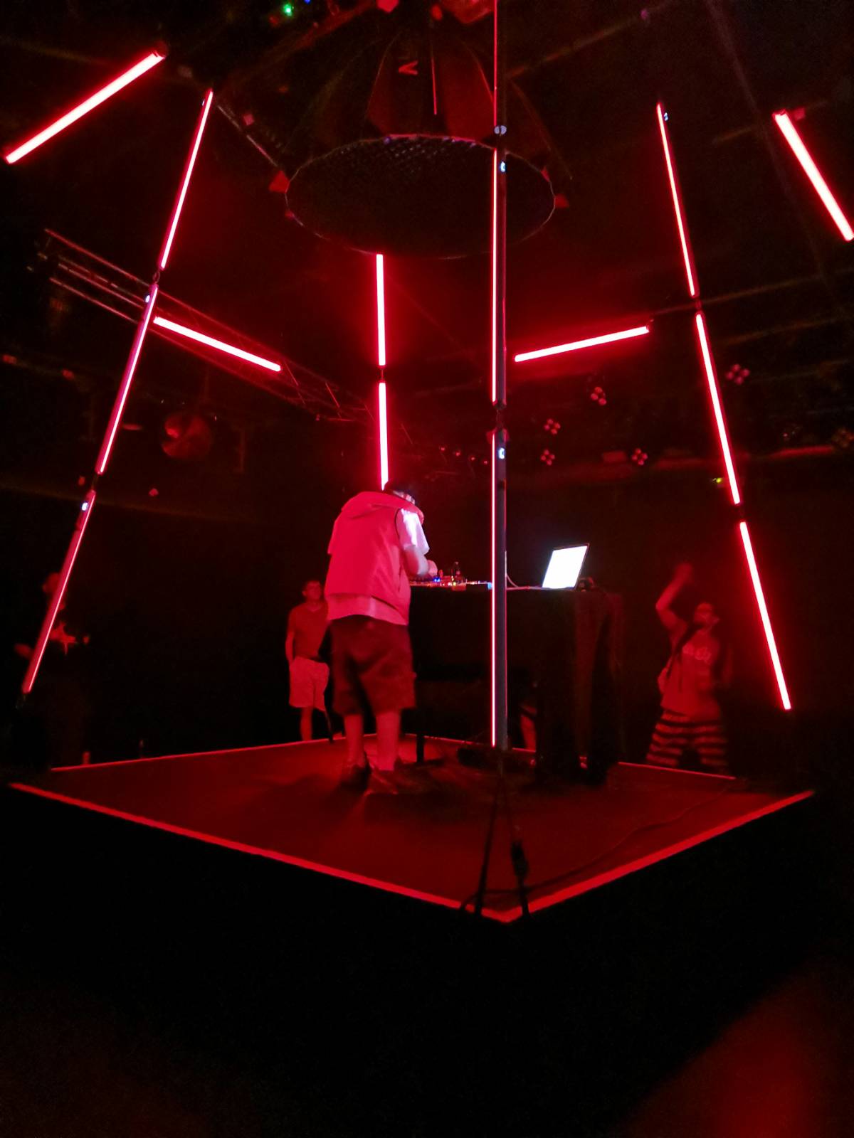 stwst48x9_c_mario_stadler_7.jpg